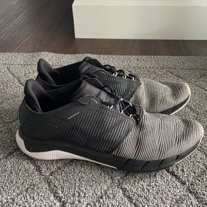 black workout shoes
